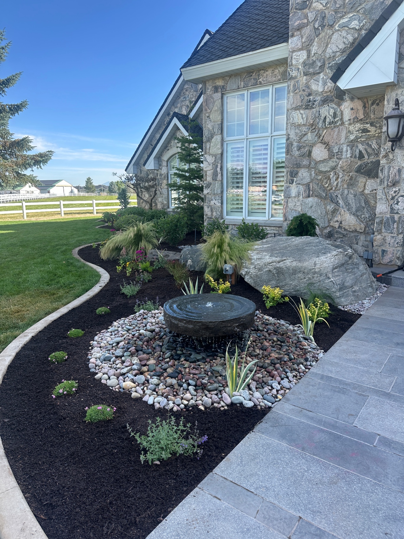 Residential fountain entry